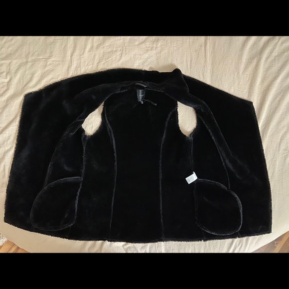 SOFT FAUX FUR VEST - Picture 2 of 3